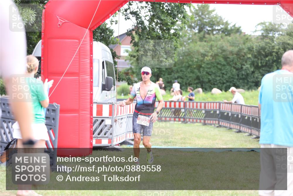 21.06.2026 - 29. Vierlanden-Triathlon Andreas Tolksdorf http://msf.ph/oto/9889558 21.06.2026 12:39:25 Ziel 16, 202, 16, 202 meine-sportfotos.de