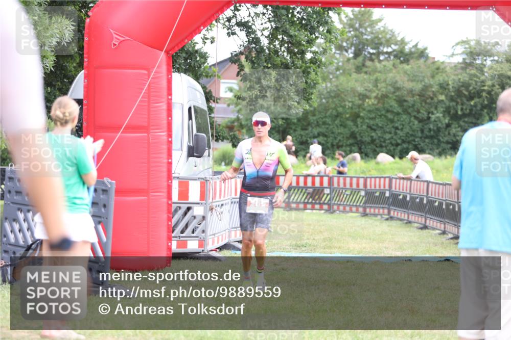 21.06.2026 - 29. Vierlanden-Triathlon Andreas Tolksdorf http://msf.ph/oto/9889559 21.06.2026 12:39:25 Ziel 16, 202, 16, 202 meine-sportfotos.de