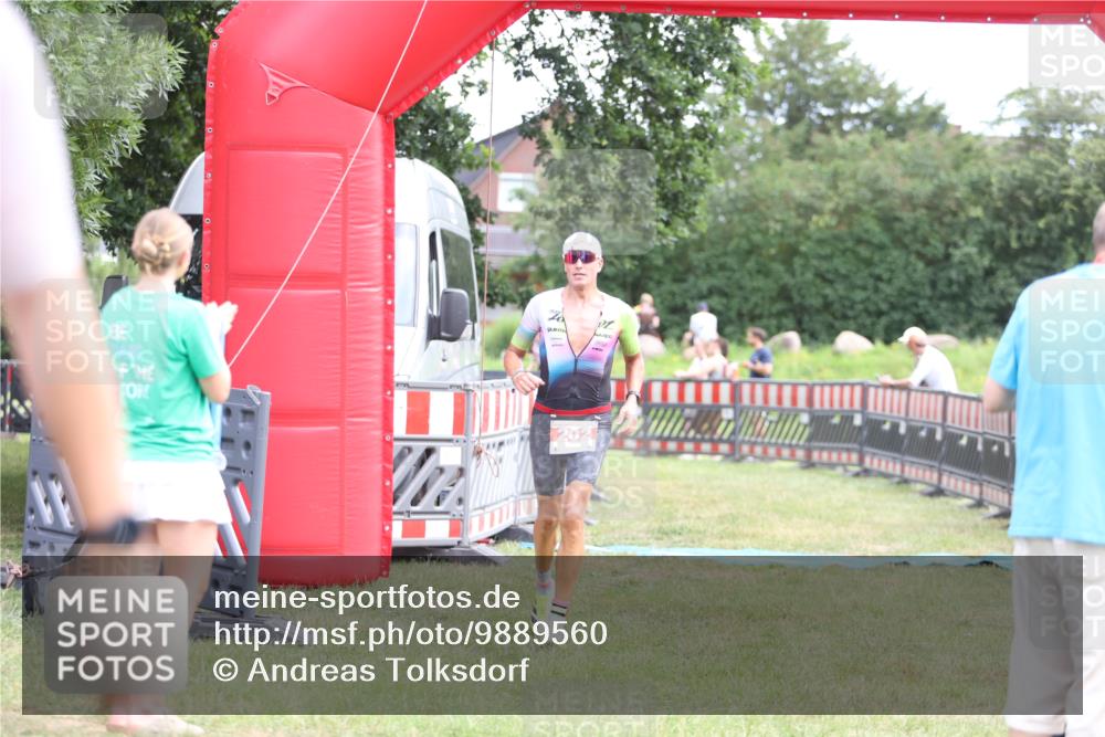 21.06.2026 - 29. Vierlanden-Triathlon Andreas Tolksdorf http://msf.ph/oto/9889560 21.06.2026 12:39:25 Ziel 16, 202, 16, 202 meine-sportfotos.de