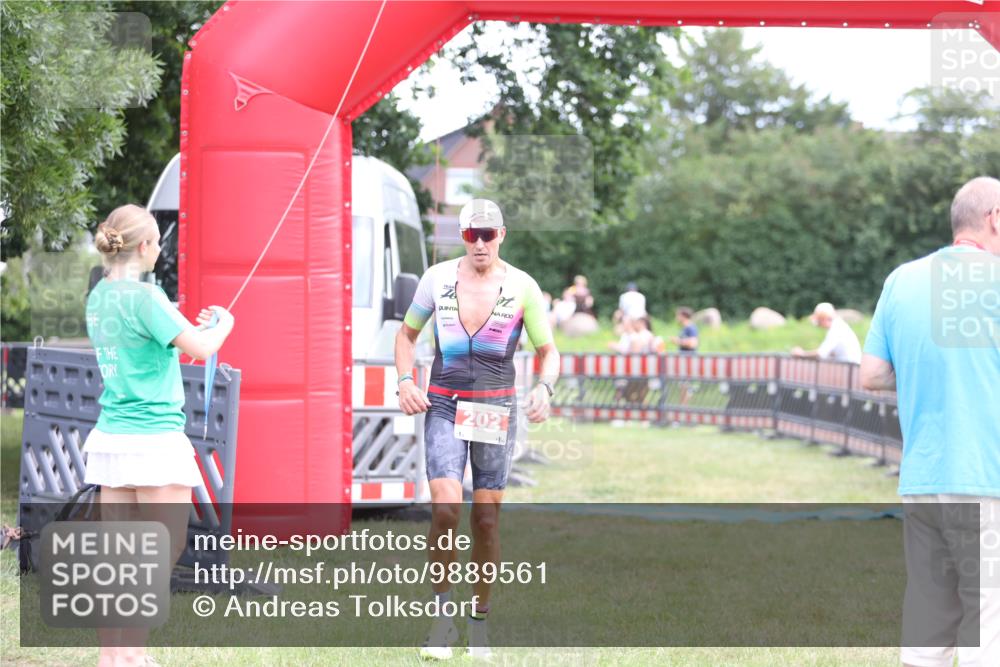 21.06.2026 - 29. Vierlanden-Triathlon Andreas Tolksdorf http://msf.ph/oto/9889561 21.06.2026 12:39:26 Ziel 16, 202, 16, 202 meine-sportfotos.de