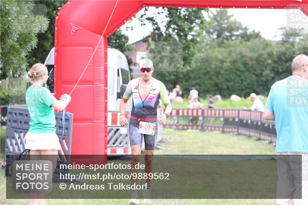 21.06.2026 - 29. Vierlanden-Triathlon Andreas Tolksdorf http://msf.ph/oto/9889562 21.06.2026 12:39:26 Ziel 16, 202, 16, 202 meine-sportfotos.de