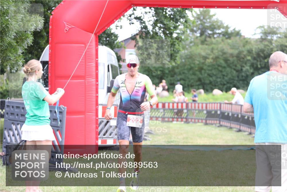 21.06.2026 - 29. Vierlanden-Triathlon Andreas Tolksdorf http://msf.ph/oto/9889563 21.06.2026 12:39:26 Ziel 16, 202, 16, 202 meine-sportfotos.de