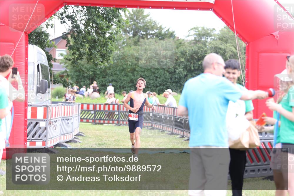 21.06.2026 - 29. Vierlanden-Triathlon Andreas Tolksdorf http://msf.ph/oto/9889572 21.06.2026 12:39:34 Ziel 16, 16 meine-sportfotos.de