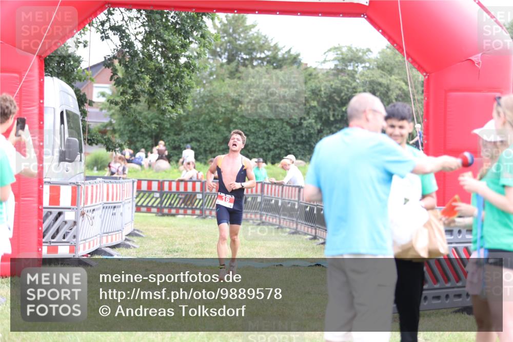 21.06.2026 - 29. Vierlanden-Triathlon Andreas Tolksdorf http://msf.ph/oto/9889578 21.06.2026 12:39:34 Ziel 16, 16 meine-sportfotos.de