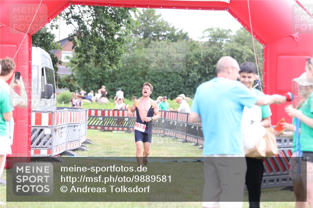 21.06.2026 - 29. Vierlanden-Triathlon Andreas Tolksdorf http://msf.ph/oto/9889581 21.06.2026 12:39:34 Ziel 16, 16 meine-sportfotos.de