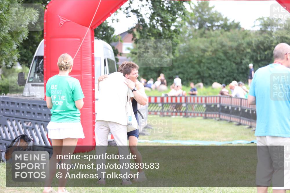 21.06.2026 - 29. Vierlanden-Triathlon Andreas Tolksdorf http://msf.ph/oto/9889583 21.06.2026 12:39:38 Ziel 16, 16 meine-sportfotos.de