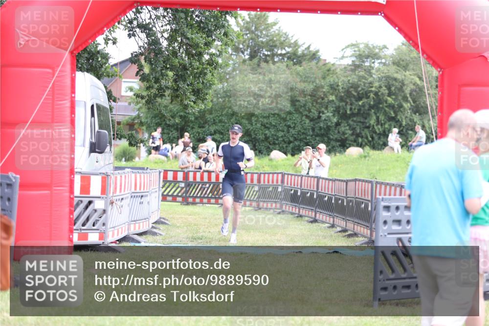 21.06.2026 - 29. Vierlanden-Triathlon Andreas Tolksdorf http://msf.ph/oto/9889590 21.06.2026 12:43:18 Ziel 639, 639 meine-sportfotos.de