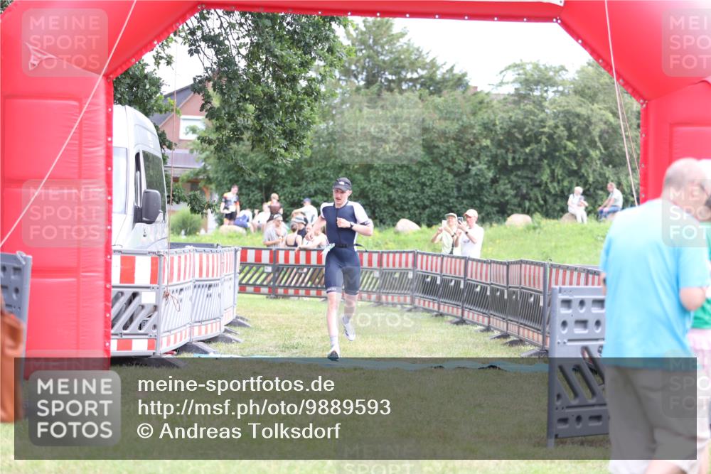 21.06.2026 - 29. Vierlanden-Triathlon Andreas Tolksdorf http://msf.ph/oto/9889593 21.06.2026 12:43:18 Ziel 639, 639 meine-sportfotos.de