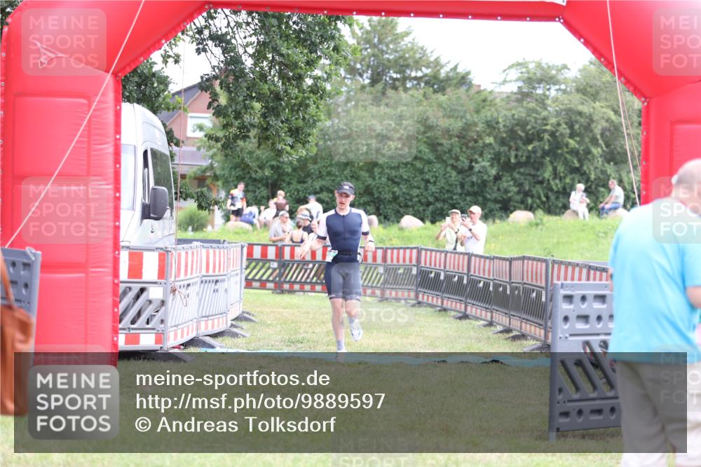 21.06.2026 - 29. Vierlanden-Triathlon Andreas Tolksdorf http://msf.ph/oto/9889597 21.06.2026 12:43:18 Ziel 639, 639 meine-sportfotos.de