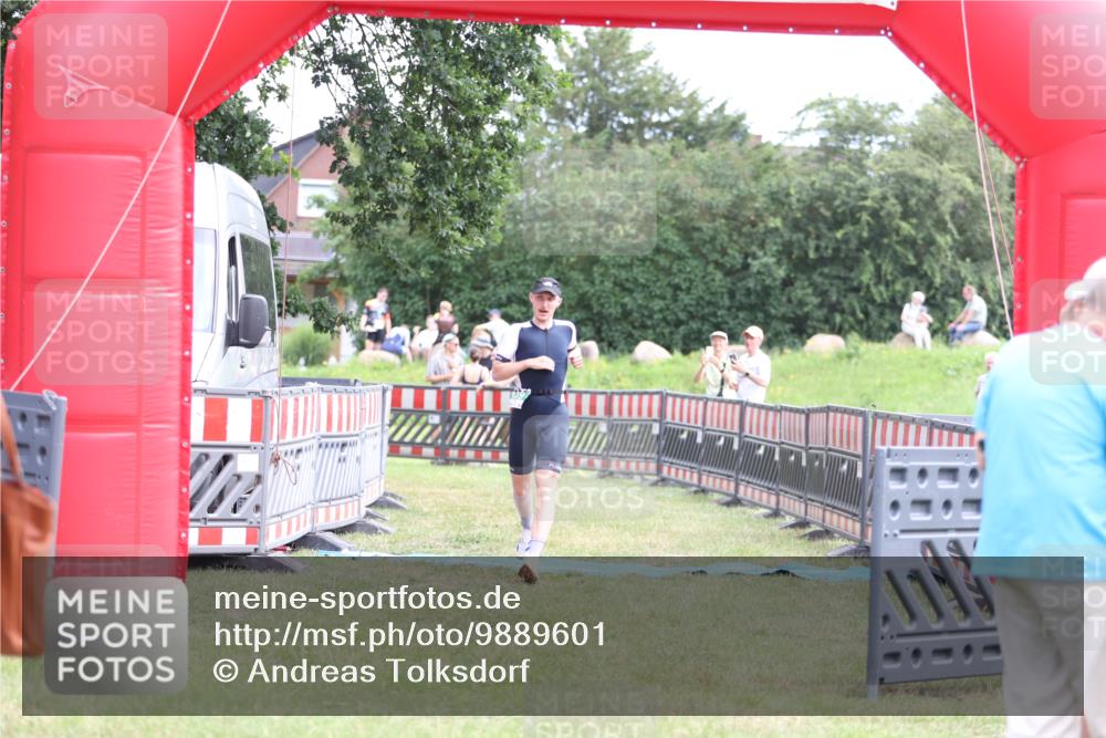 21.06.2026 - 29. Vierlanden-Triathlon Andreas Tolksdorf http://msf.ph/oto/9889601 21.06.2026 12:43:18 Ziel 639, 639 meine-sportfotos.de