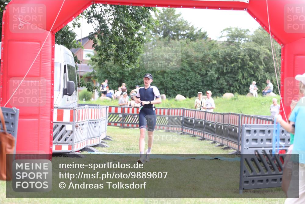 21.06.2026 - 29. Vierlanden-Triathlon Andreas Tolksdorf http://msf.ph/oto/9889607 21.06.2026 12:43:18 Ziel 639, 639 meine-sportfotos.de