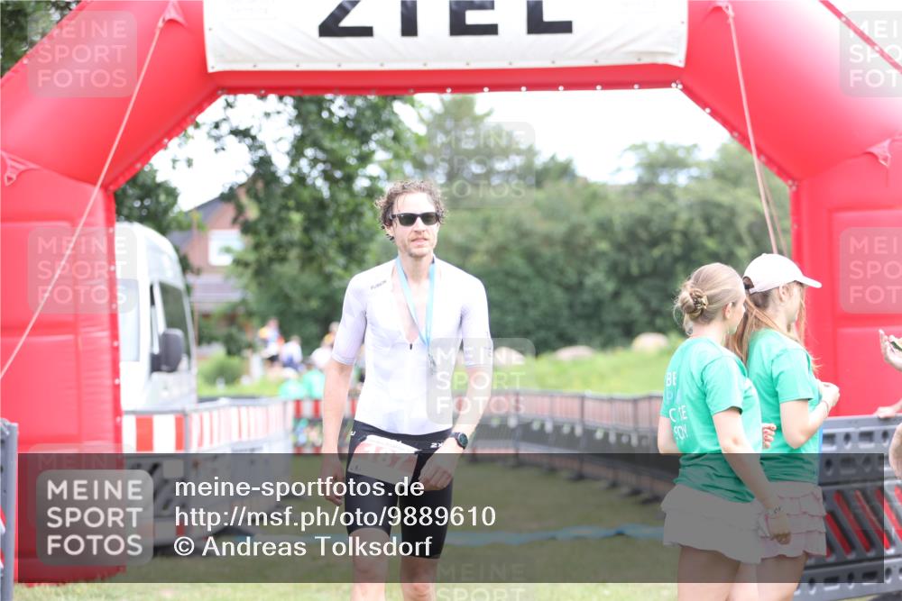 21.06.2026 - 29. Vierlanden-Triathlon Andreas Tolksdorf http://msf.ph/oto/9889610 21.06.2026 12:43:51 Ziel  meine-sportfotos.de