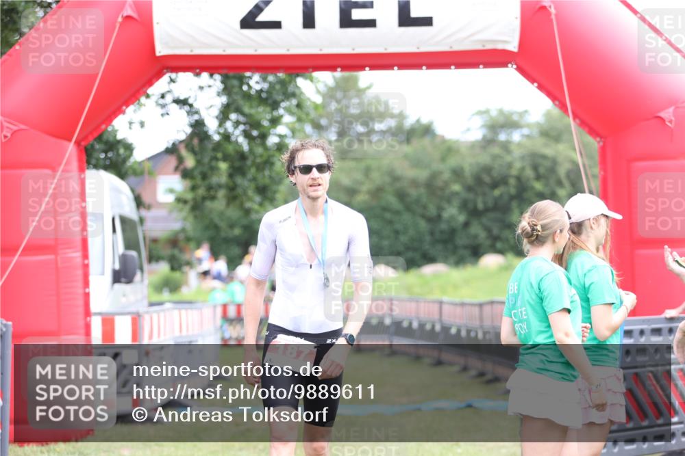 21.06.2026 - 29. Vierlanden-Triathlon Andreas Tolksdorf http://msf.ph/oto/9889611 21.06.2026 12:43:51 Ziel  meine-sportfotos.de