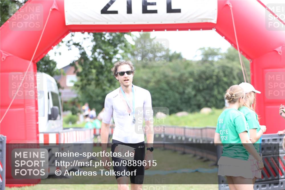 21.06.2026 - 29. Vierlanden-Triathlon Andreas Tolksdorf http://msf.ph/oto/9889615 21.06.2026 12:43:51 Ziel  meine-sportfotos.de