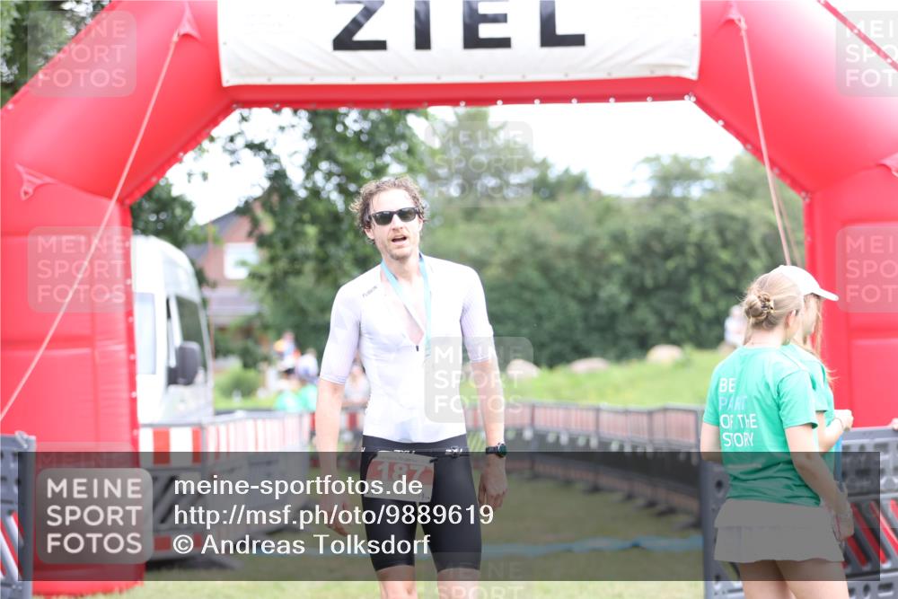 21.06.2026 - 29. Vierlanden-Triathlon Andreas Tolksdorf http://msf.ph/oto/9889619 21.06.2026 12:43:51 Ziel  meine-sportfotos.de