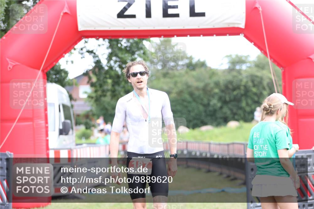 21.06.2026 - 29. Vierlanden-Triathlon Andreas Tolksdorf http://msf.ph/oto/9889620 21.06.2026 12:43:51 Ziel  meine-sportfotos.de