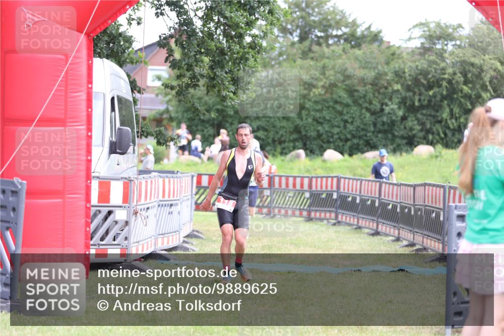 21.06.2026 - 29. Vierlanden-Triathlon Andreas Tolksdorf http://msf.ph/oto/9889625 21.06.2026 12:44:16 Ziel 118, 819, 118, 819 meine-sportfotos.de