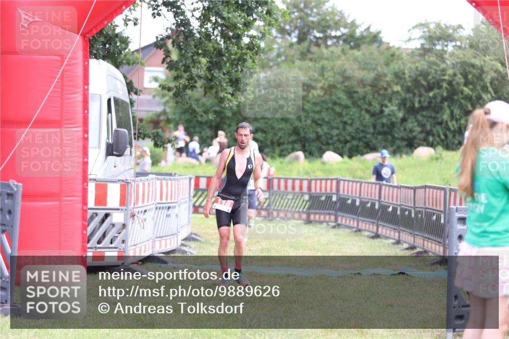21.06.2026 - 29. Vierlanden-Triathlon Andreas Tolksdorf http://msf.ph/oto/9889626 21.06.2026 12:44:16 Ziel 118, 819, 118, 819 meine-sportfotos.de