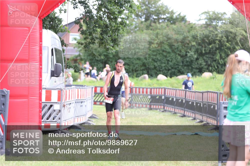 21.06.2026 - 29. Vierlanden-Triathlon Andreas Tolksdorf http://msf.ph/oto/9889627 21.06.2026 12:44:16 Ziel 118, 819, 118, 819 meine-sportfotos.de