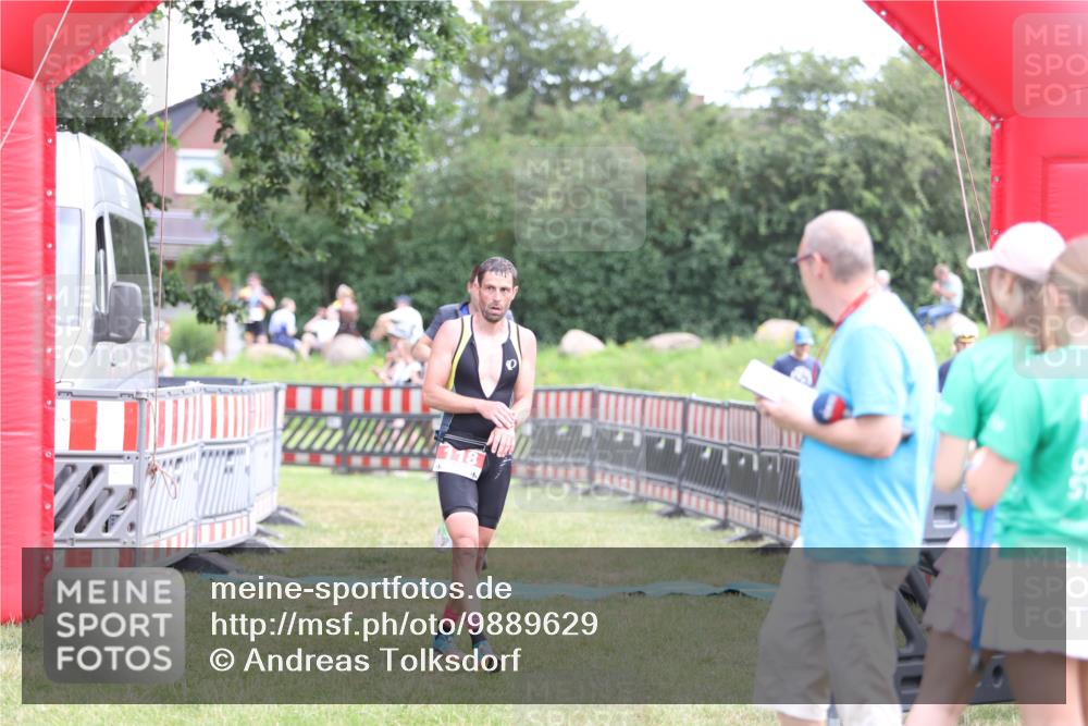 21.06.2026 - 29. Vierlanden-Triathlon Andreas Tolksdorf http://msf.ph/oto/9889629 21.06.2026 12:44:17 Ziel 118, 819, 118, 819 meine-sportfotos.de
