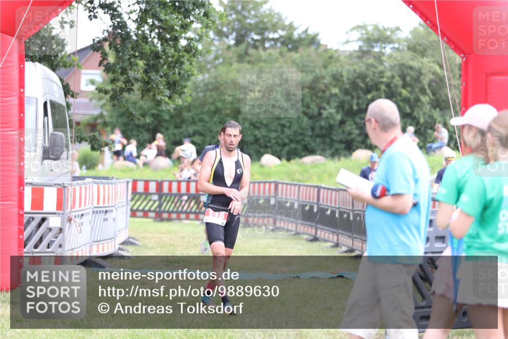 21.06.2026 - 29. Vierlanden-Triathlon Andreas Tolksdorf http://msf.ph/oto/9889630 21.06.2026 12:44:18 Ziel 118, 819, 118, 819 meine-sportfotos.de