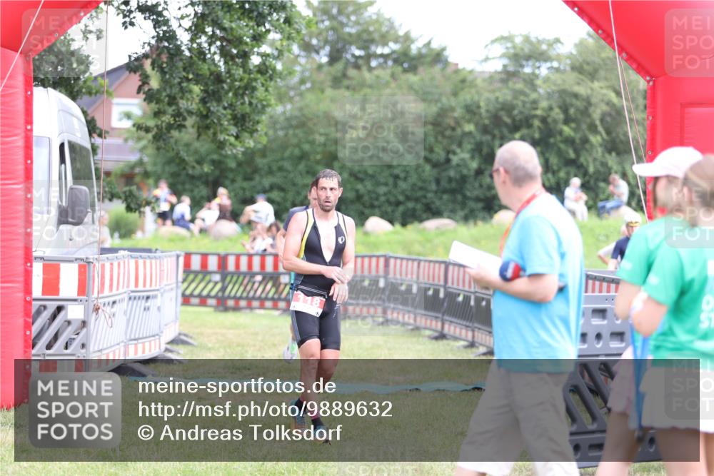 21.06.2026 - 29. Vierlanden-Triathlon Andreas Tolksdorf http://msf.ph/oto/9889632 21.06.2026 12:44:18 Ziel 118, 819, 118, 819 meine-sportfotos.de