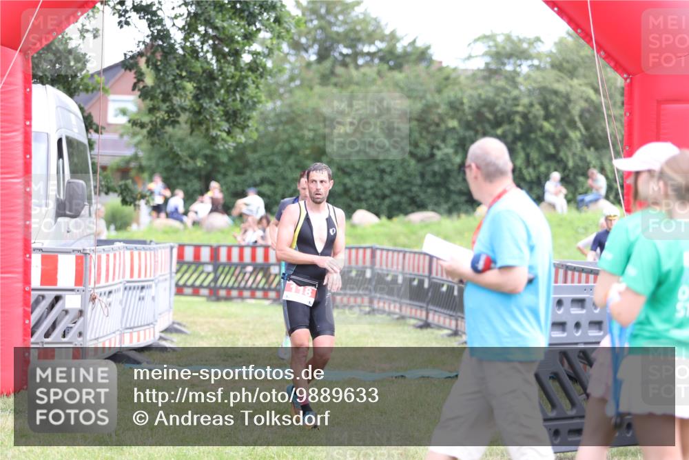 21.06.2026 - 29. Vierlanden-Triathlon Andreas Tolksdorf http://msf.ph/oto/9889633 21.06.2026 12:44:18 Ziel 118, 819, 118, 819 meine-sportfotos.de