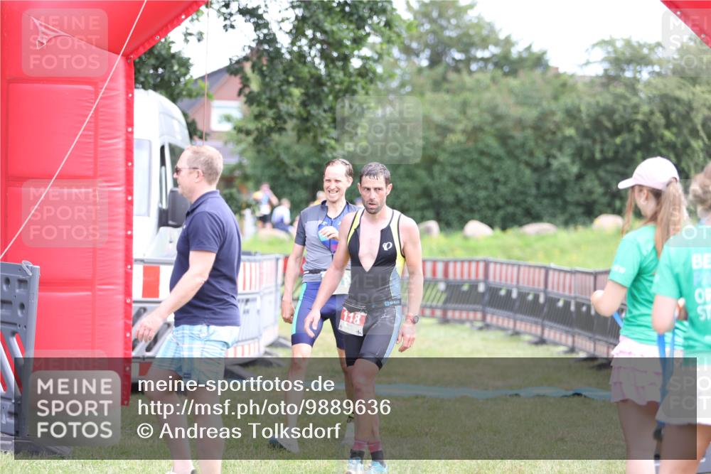 21.06.2026 - 29. Vierlanden-Triathlon Andreas Tolksdorf http://msf.ph/oto/9889636 21.06.2026 12:44:20 Ziel 118, 819, 118, 819 meine-sportfotos.de