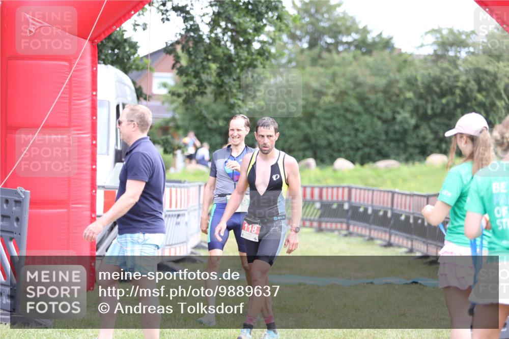 21.06.2026 - 29. Vierlanden-Triathlon Andreas Tolksdorf http://msf.ph/oto/9889637 21.06.2026 12:44:21 Ziel 819, 819 meine-sportfotos.de