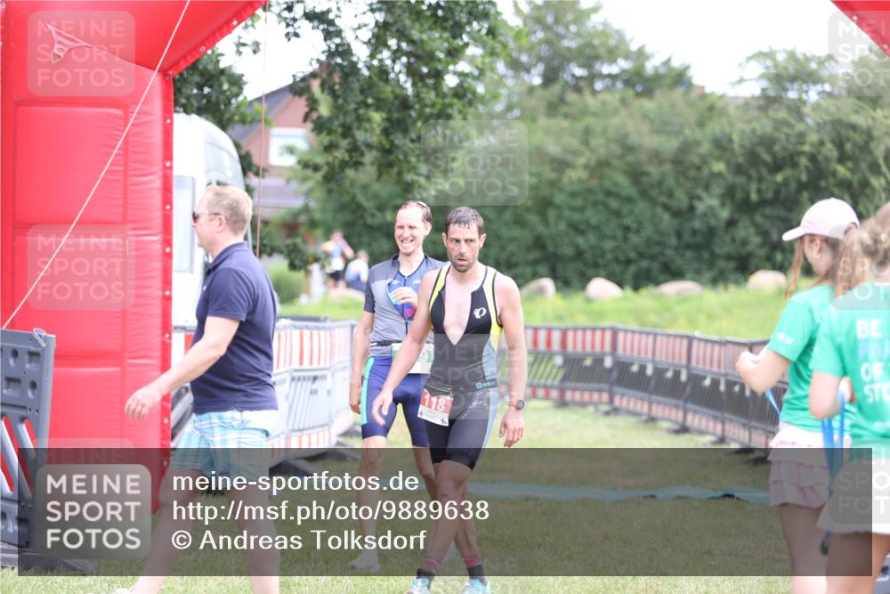 21.06.2026 - 29. Vierlanden-Triathlon Andreas Tolksdorf http://msf.ph/oto/9889638 21.06.2026 12:44:21 Ziel 819, 819 meine-sportfotos.de