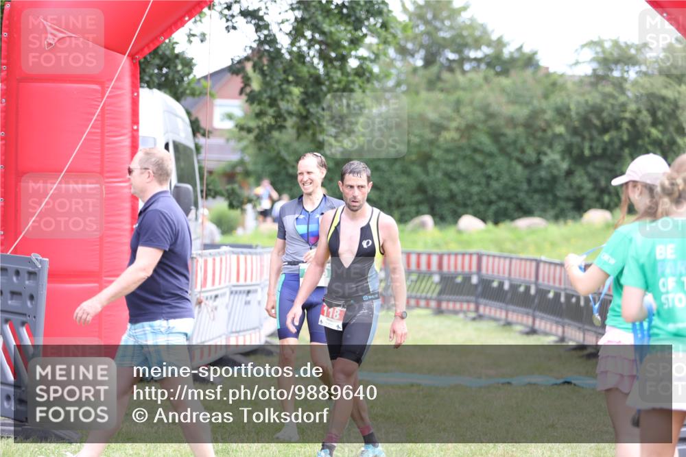 21.06.2026 - 29. Vierlanden-Triathlon Andreas Tolksdorf http://msf.ph/oto/9889640 21.06.2026 12:44:21 Ziel 819, 819 meine-sportfotos.de