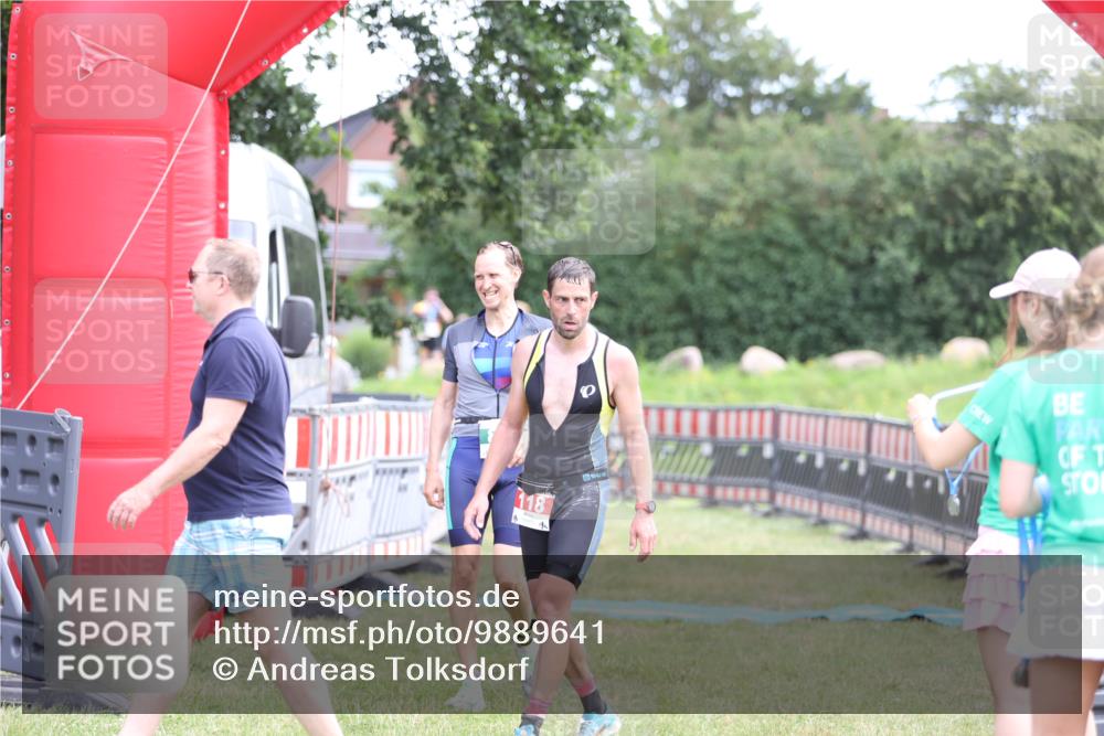 21.06.2026 - 29. Vierlanden-Triathlon Andreas Tolksdorf http://msf.ph/oto/9889641 21.06.2026 12:44:21 Ziel 819, 819 meine-sportfotos.de