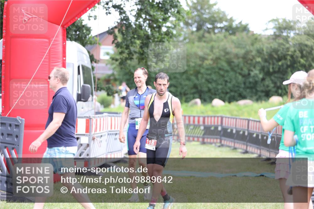21.06.2026 - 29. Vierlanden-Triathlon Andreas Tolksdorf http://msf.ph/oto/9889642 21.06.2026 12:44:21 Ziel 819, 819 meine-sportfotos.de