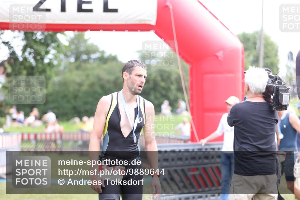 21.06.2026 - 29. Vierlanden-Triathlon Andreas Tolksdorf http://msf.ph/oto/9889644 21.06.2026 12:44:31 Ziel 667, 667 meine-sportfotos.de