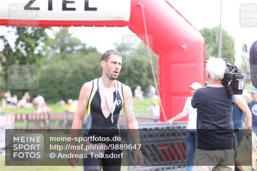 21.06.2026 - 29. Vierlanden-Triathlon Andreas Tolksdorf http://msf.ph/oto/9889647 21.06.2026 12:44:32 Ziel 667, 667 meine-sportfotos.de