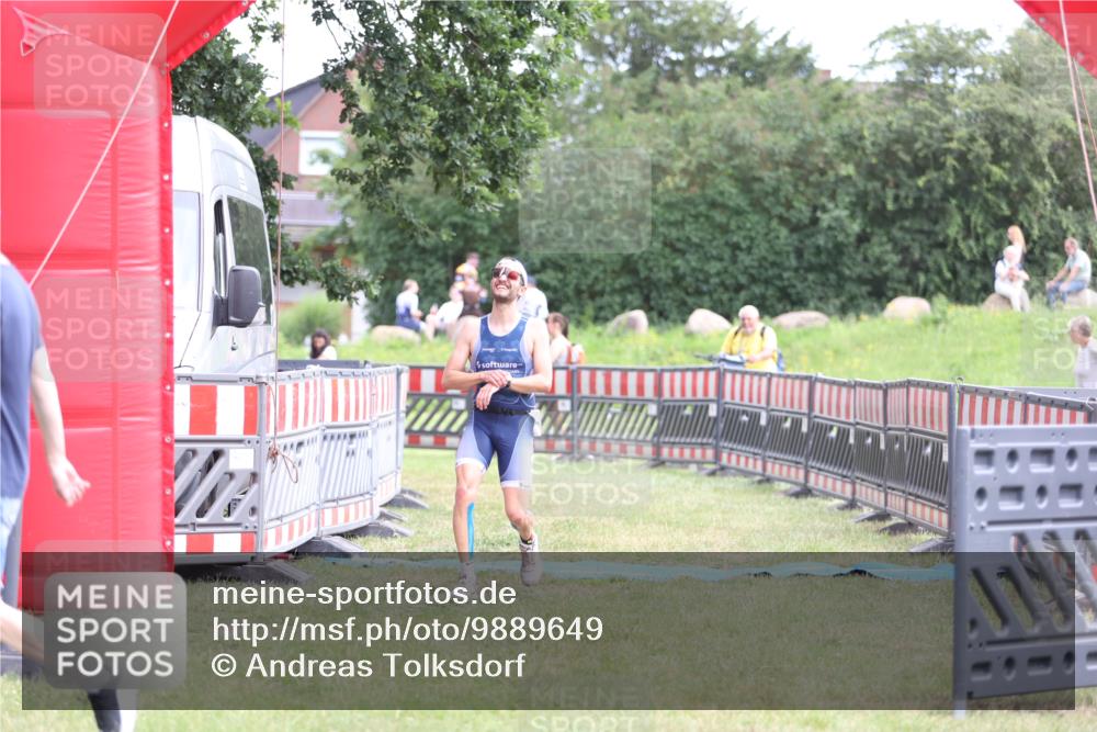 21.06.2026 - 29. Vierlanden-Triathlon Andreas Tolksdorf http://msf.ph/oto/9889649 21.06.2026 12:44:37 Ziel 667, 667 meine-sportfotos.de