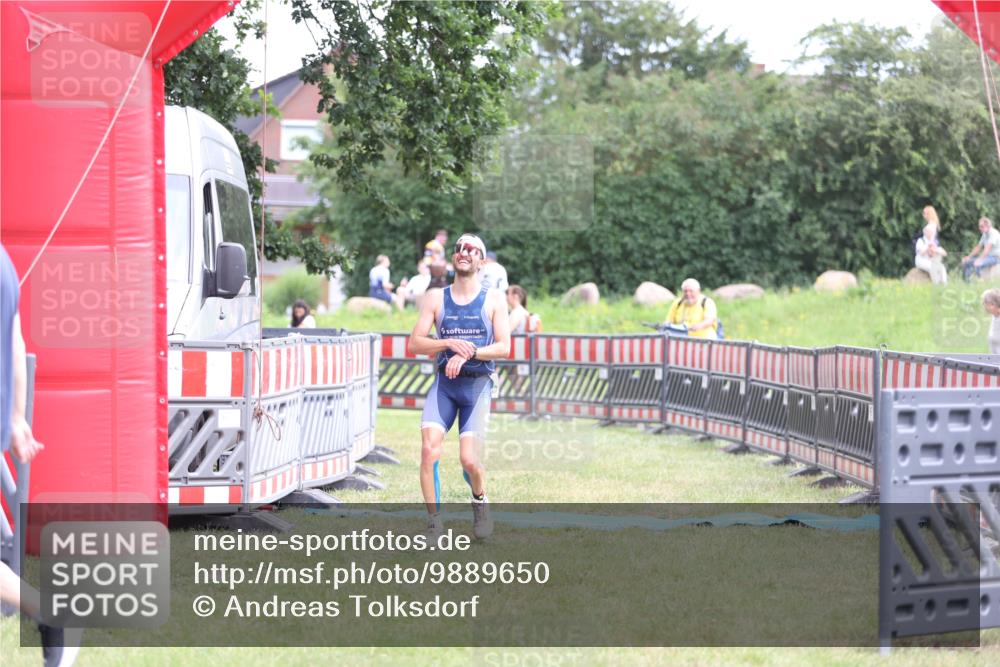 21.06.2026 - 29. Vierlanden-Triathlon Andreas Tolksdorf http://msf.ph/oto/9889650 21.06.2026 12:44:37 Ziel 667, 667 meine-sportfotos.de