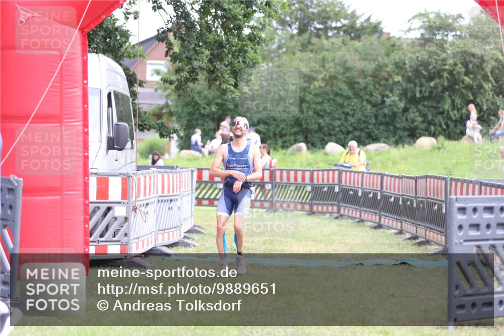 21.06.2026 - 29. Vierlanden-Triathlon Andreas Tolksdorf http://msf.ph/oto/9889651 21.06.2026 12:44:37 Ziel 667, 667 meine-sportfotos.de