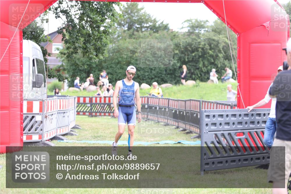 21.06.2026 - 29. Vierlanden-Triathlon Andreas Tolksdorf http://msf.ph/oto/9889657 21.06.2026 12:44:39 Ziel 667, 667 meine-sportfotos.de
