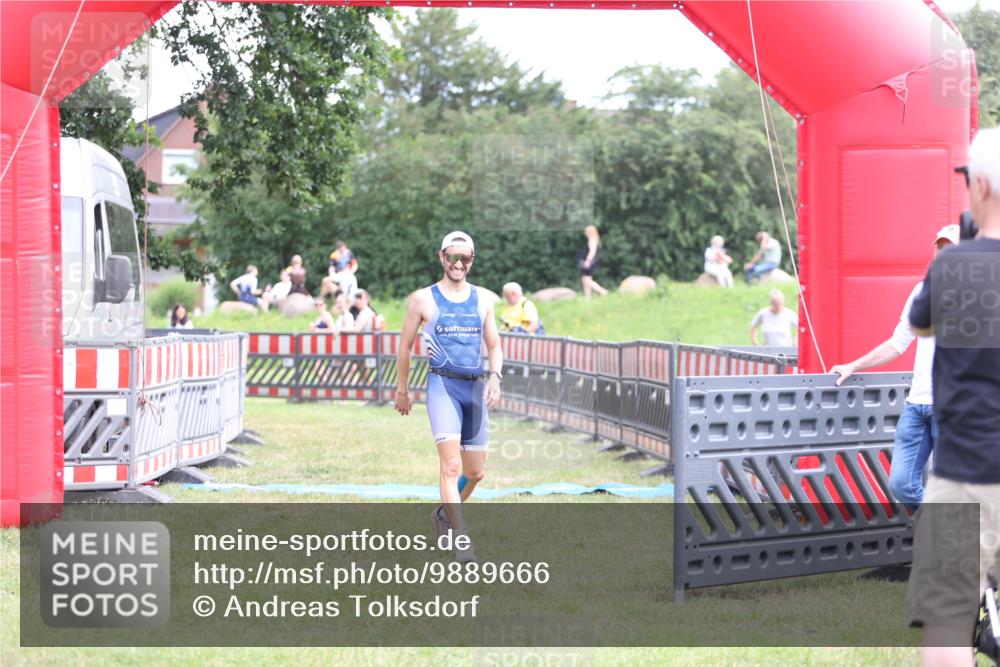 21.06.2026 - 29. Vierlanden-Triathlon Andreas Tolksdorf http://msf.ph/oto/9889666 21.06.2026 12:44:39 Ziel 667, 667 meine-sportfotos.de