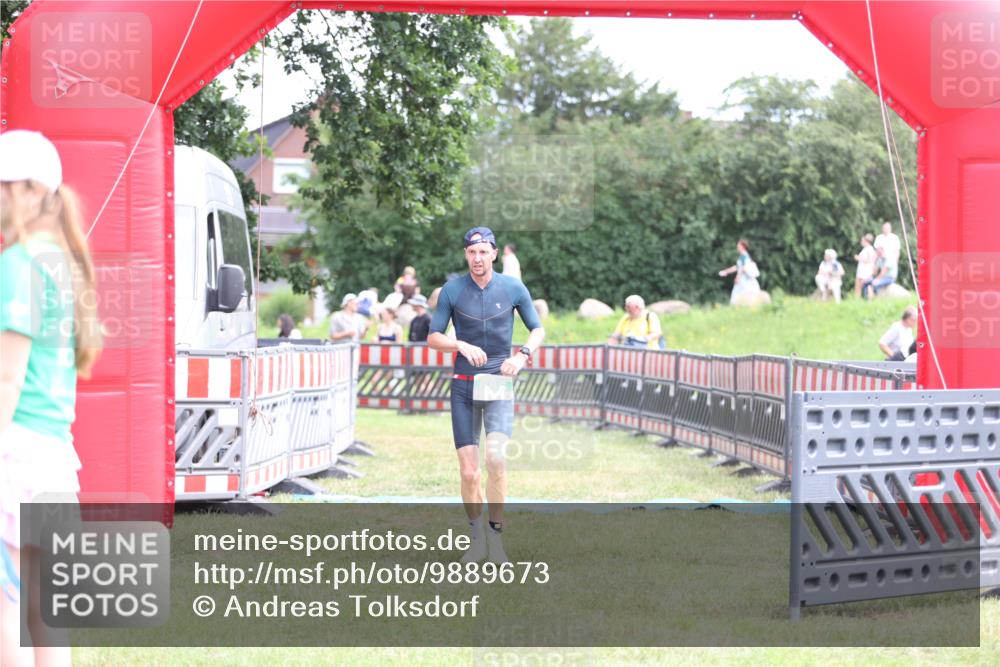21.06.2026 - 29. Vierlanden-Triathlon Andreas Tolksdorf http://msf.ph/oto/9889673 21.06.2026 12:45:48 Ziel 686, 686 meine-sportfotos.de