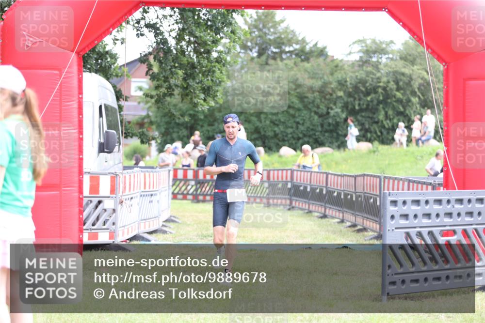 21.06.2026 - 29. Vierlanden-Triathlon Andreas Tolksdorf http://msf.ph/oto/9889678 21.06.2026 12:45:48 Ziel 686, 686 meine-sportfotos.de