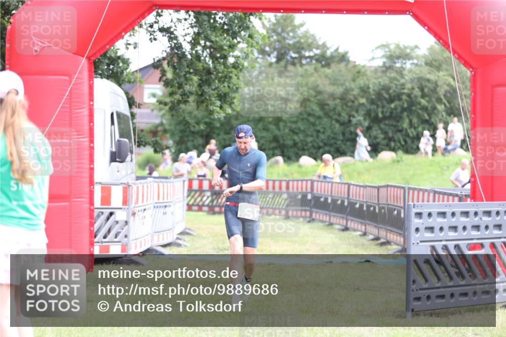 21.06.2026 - 29. Vierlanden-Triathlon Andreas Tolksdorf http://msf.ph/oto/9889686 21.06.2026 12:45:48 Ziel 686, 686 meine-sportfotos.de