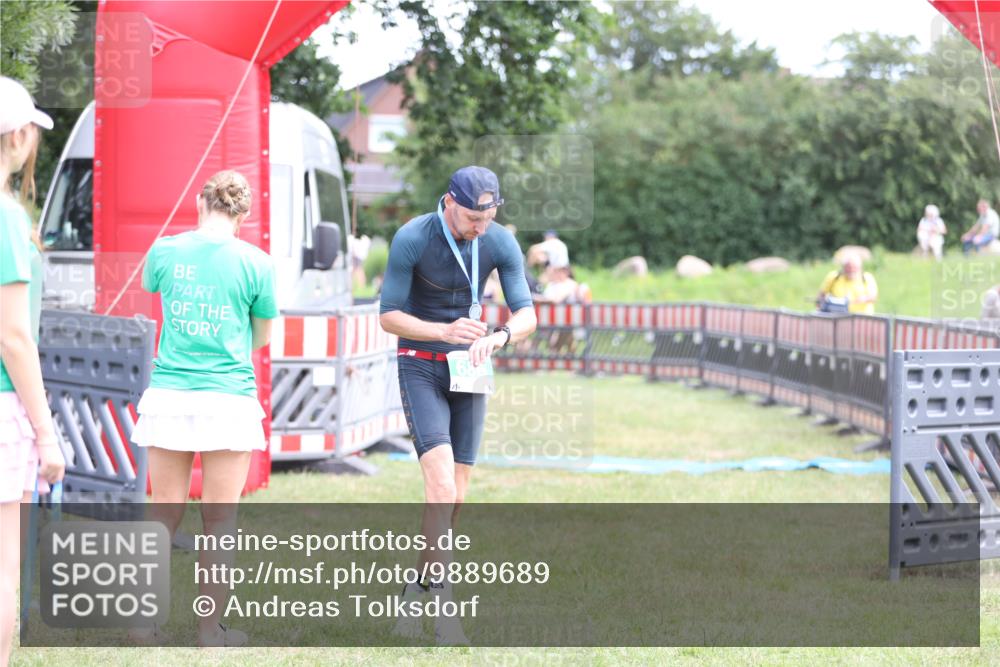 21.06.2026 - 29. Vierlanden-Triathlon Andreas Tolksdorf http://msf.ph/oto/9889689 21.06.2026 12:45:54 Ziel  meine-sportfotos.de