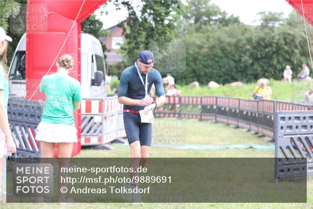 21.06.2026 - 29. Vierlanden-Triathlon Andreas Tolksdorf http://msf.ph/oto/9889691 21.06.2026 12:45:54 Ziel  meine-sportfotos.de