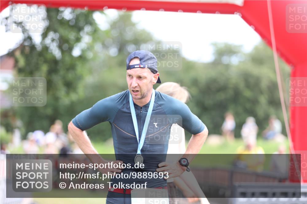 21.06.2026 - 29. Vierlanden-Triathlon Andreas Tolksdorf http://msf.ph/oto/9889693 21.06.2026 12:45:58 Ziel  meine-sportfotos.de