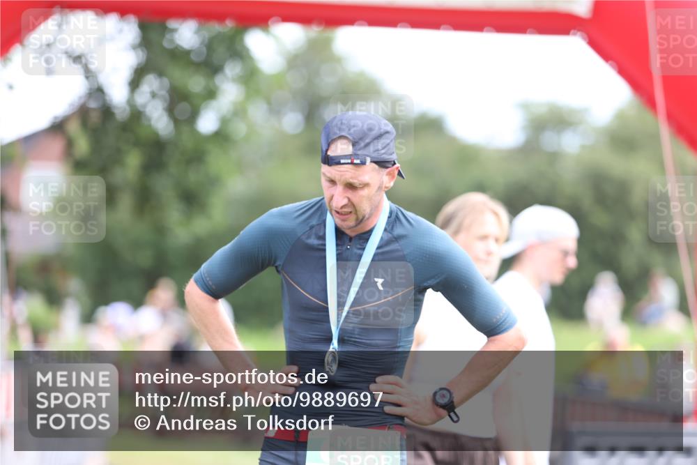 21.06.2026 - 29. Vierlanden-Triathlon Andreas Tolksdorf http://msf.ph/oto/9889697 21.06.2026 12:45:58 Ziel  meine-sportfotos.de