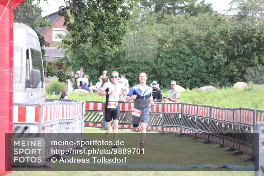 21.06.2026 - 29. Vierlanden-Triathlon Andreas Tolksdorf http://msf.ph/oto/9889701 21.06.2026 12:46:25 Ziel 12, 57, 12, 57 meine-sportfotos.de