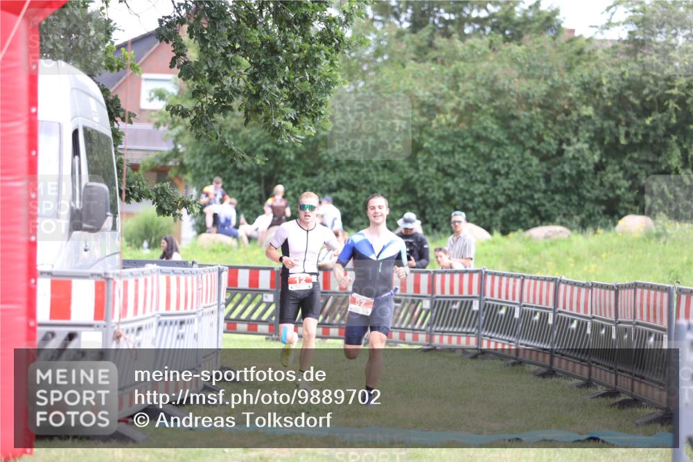 21.06.2026 - 29. Vierlanden-Triathlon Andreas Tolksdorf http://msf.ph/oto/9889702 21.06.2026 12:46:25 Ziel 12, 57, 12, 57 meine-sportfotos.de