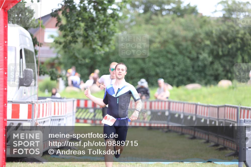 21.06.2026 - 29. Vierlanden-Triathlon Andreas Tolksdorf http://msf.ph/oto/9889715 21.06.2026 12:46:26 Ziel 12, 57, 12, 57 meine-sportfotos.de